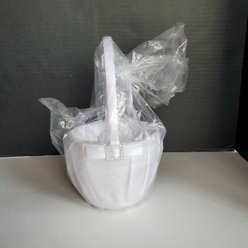 White Satin Flower Girl Basket for Wedding Ceremony Beverly Clark Collection NEW